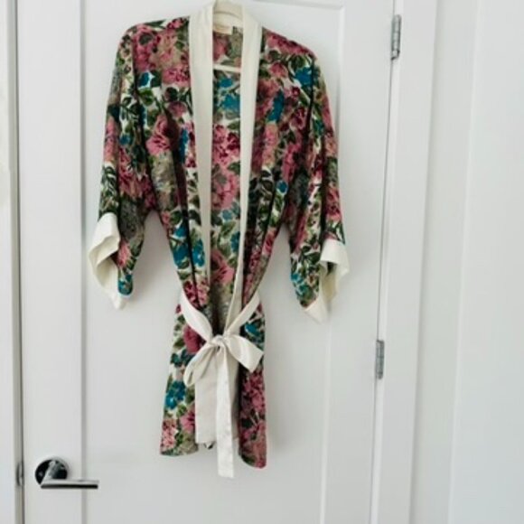 Vintage Floral Victoria's Secret Robe, One Size - Picture 4 of 9